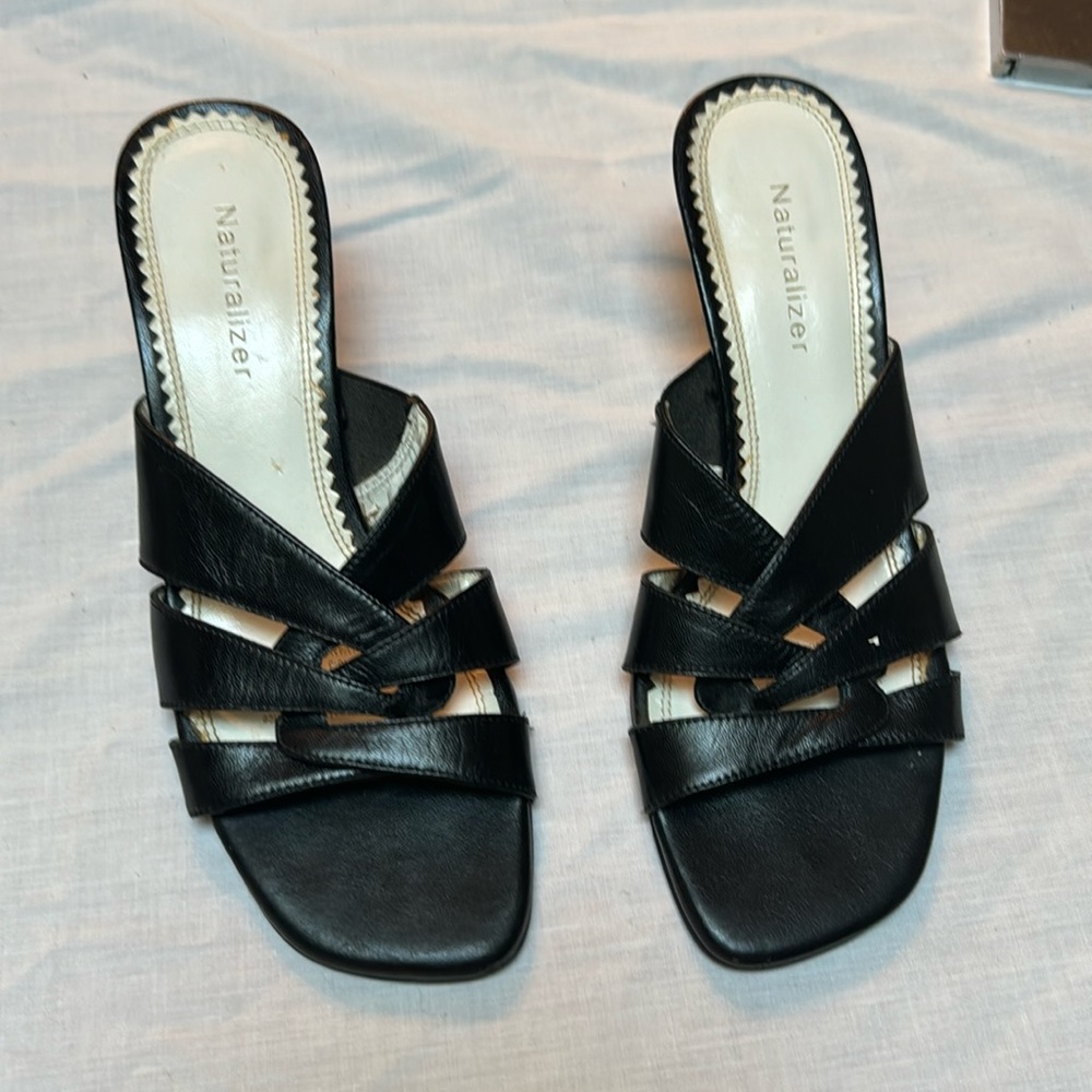 BLACK LEATHER SLIP ON 2 1/2 in HEEL